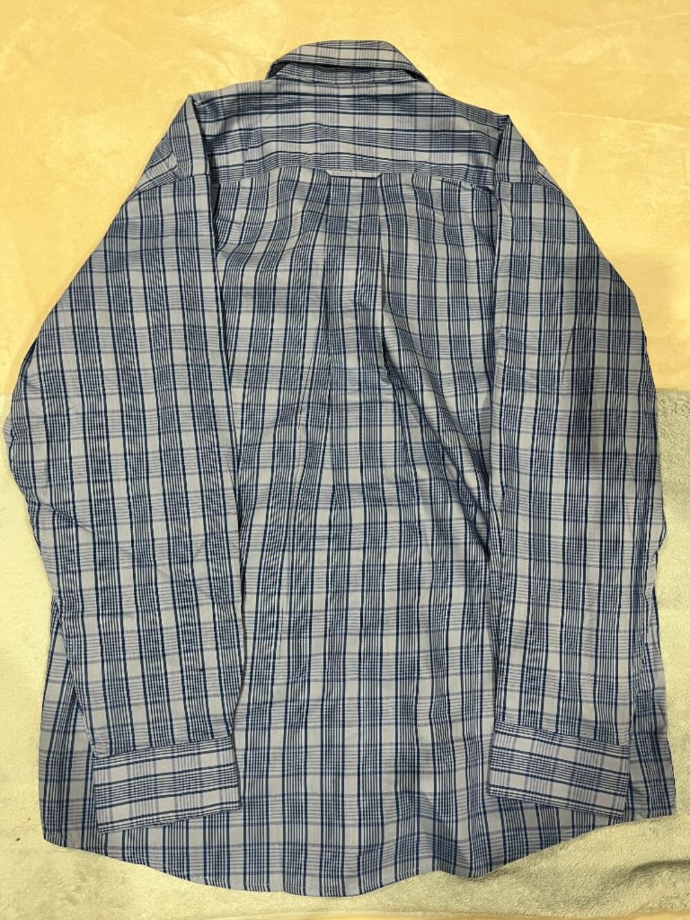 Orvis blue button down Large - Picture 5 of 6